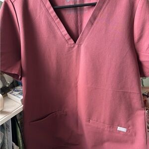 Figs Women's V-Neck Scrub Top in mauve